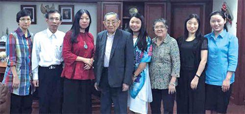 中國僑網(wǎng)合影 (印度尼西亞《商報》)