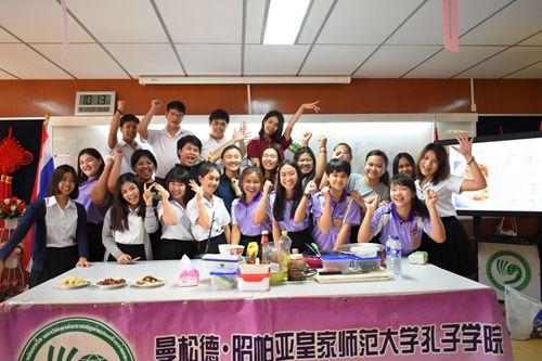 中國僑網(wǎng)合影