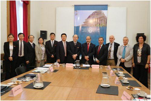 中國(guó)僑網(wǎng)合影