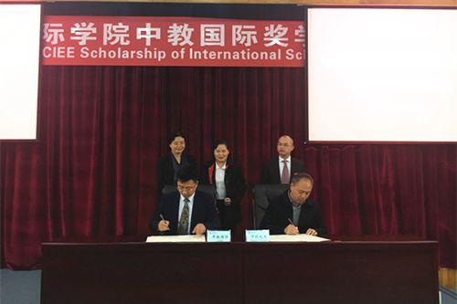 中國(guó)僑網(wǎng)簽約儀式現(xiàn)場(chǎng)