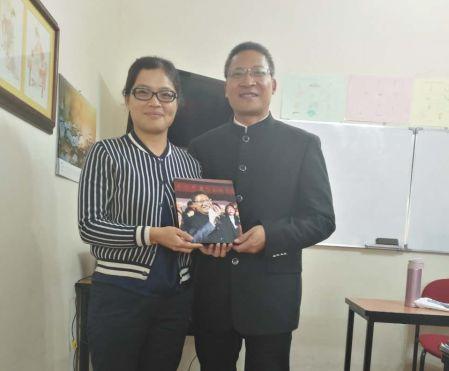 中國僑網(wǎng)合影