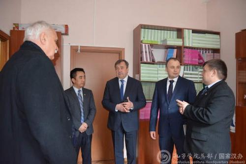 中國(guó)僑網(wǎng)烏克蘭教育部副部長(zhǎng)一行訪問(wèn)孔子學(xué)院