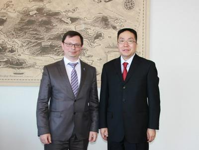 中國僑網(wǎng)合影