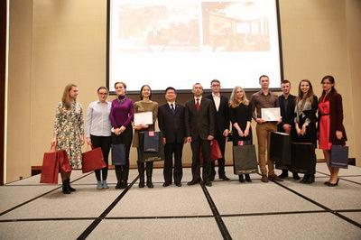 中國(guó)僑網(wǎng)合影