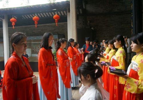 中國(guó)僑網(wǎng)表演唐代女子笄禮