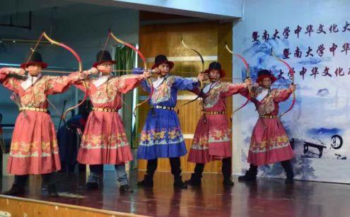 中國(guó)僑網(wǎng)射藝研習(xí)班展示學(xué)習(xí)成果