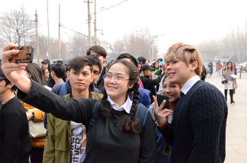 中國僑網(wǎng)合影留念