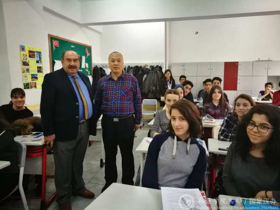 中國僑網(wǎng)努曼·考姆瑟與杜云走進漢語課堂