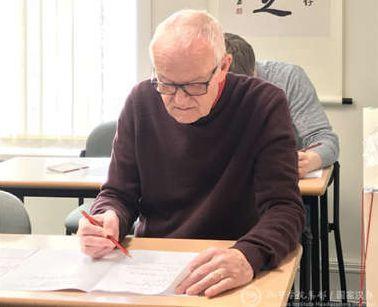 中國僑網(wǎng)考生認(rèn)真答題