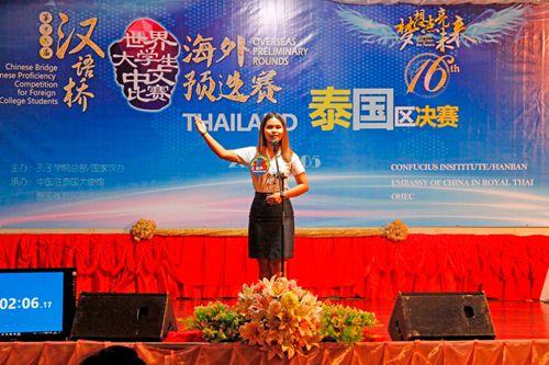 中國(guó)僑網(wǎng)決賽中,李芳玉激情四射的演講