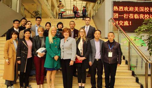 中國僑網(wǎng)合影