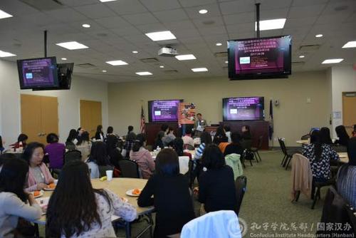 中國(guó)僑網(wǎng)喬治梅森大學(xué)中文部主任張寬發(fā)言