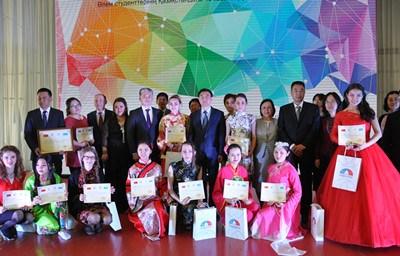 中國(guó)僑網(wǎng)合影