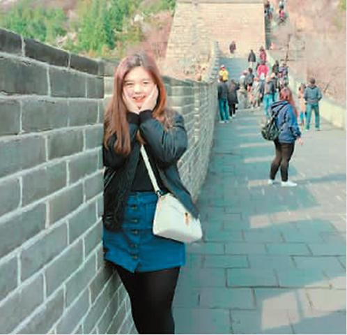 中國(guó)僑網(wǎng)溫佩素在長(zhǎng)城