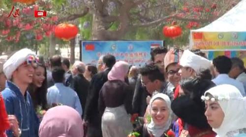 中國僑網(wǎng)校園招聘會(huì)現(xiàn)場(chǎng)