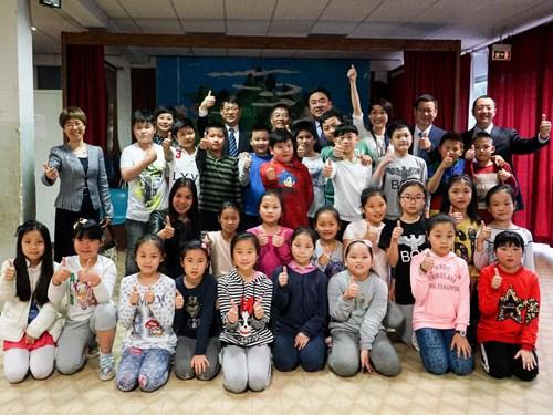 中國僑網(wǎng)合影