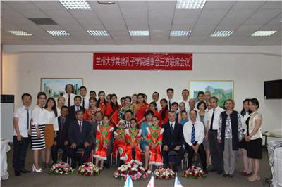 中國僑網(wǎng)合影