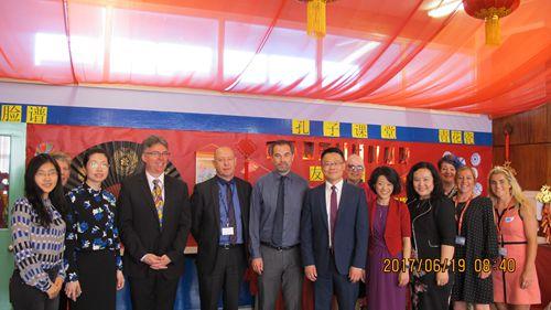 中國僑網(wǎng)合影