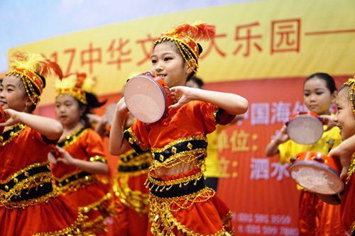 中國僑網(wǎng)匯報(bào)演出