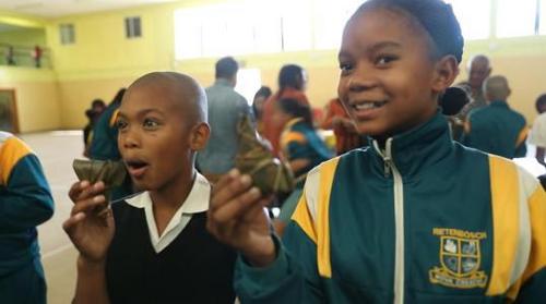 中國僑網(wǎng)斯坦陵布什孔子學院學生