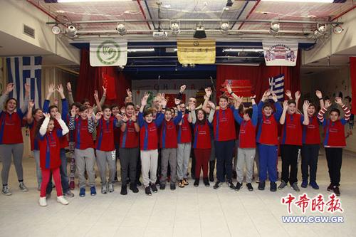 中國僑網(wǎng)學(xué)生們的合影 (希臘《中希時報》)