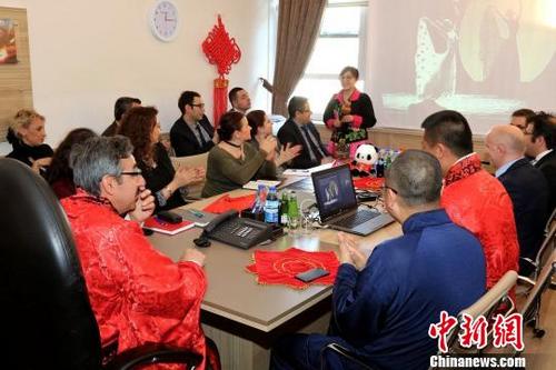 中國僑網(wǎng)土耳其總理府響起漢語讀書聲。廈大提供