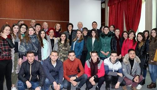 中國僑網(wǎng)合影。