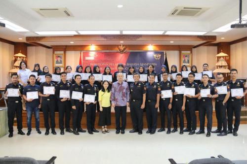 中國(guó)僑網(wǎng)合影。