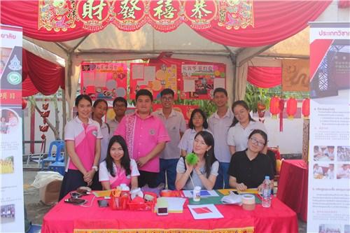 中國僑網(wǎng)工作人員合影