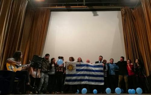 中國僑網(wǎng)2018年烏漢語和中國文化海外培訓(xùn)班結(jié)業(yè)式。