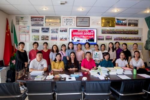 中國僑網(wǎng)合影