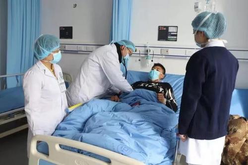 中國(guó)僑網(wǎng)成都市錦江區(qū)和新都區(qū)的疫情防控第一線(xiàn)(圖片來(lái)源:中國(guó)華文教育基金會(huì))