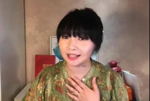 中國(guó)僑網(wǎng)王文迪老師以“如何成為故事大王”為主題進(jìn)行解答分享(圖片來(lái)源:中國(guó)華文教育基金會(huì))