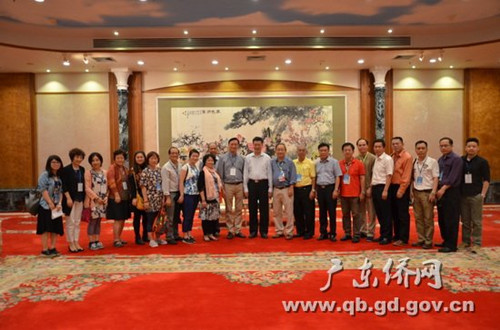 汕頭市委常委、常務(wù)副市長鄭通聲會見并與華媒嘉賓合影留念