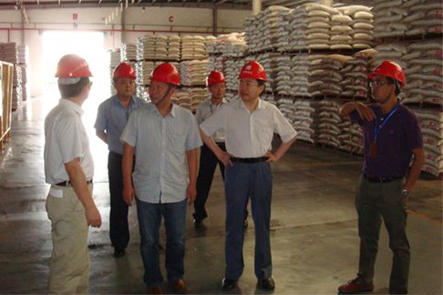 中國僑網(wǎng)陳越良考察成都正大有限公司