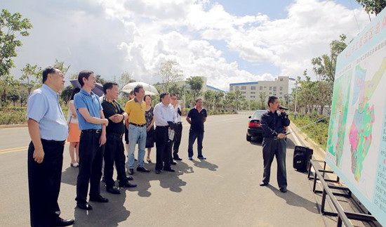 山東僑商考察團(tuán)一行考察保山工貿(mào)園區(qū)。