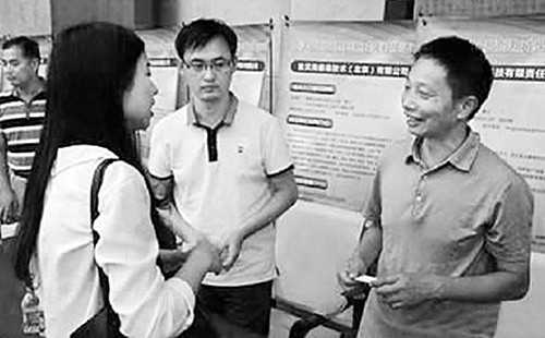 在“服務(wù)年”期間,京津兩地留創(chuàng)園區(qū)負(fù)責(zé)人在現(xiàn)場(chǎng)對(duì)接洽談,推動(dòng)園區(qū)間合作(圖片來(lái)源:北京海外學(xué)人網(wǎng))