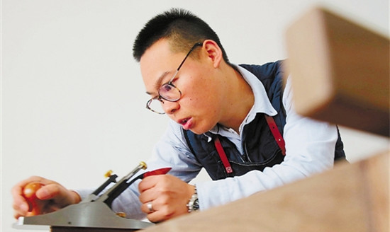 鄭恩其對每件作品都追求完美效果。