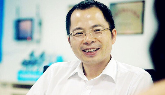 王暾相信科學(xué)的力量,終將讓人類徹底跑贏地震(圖片來源:成都文明網(wǎng))