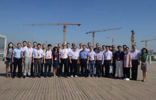 第十六屆海外僑界高層次人才為國服務團實地考察了北京市新行政辦公區(qū)。