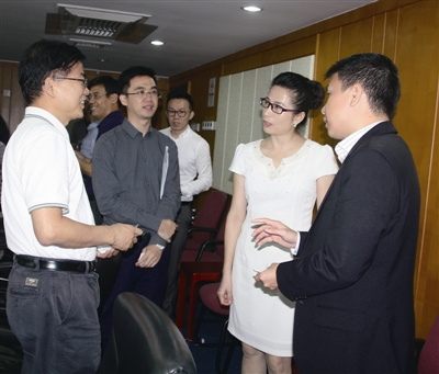 僑界青年和海歸企業(yè)家們詳細(xì)了解南山的創(chuàng)新創(chuàng)業(yè)環(huán)境。