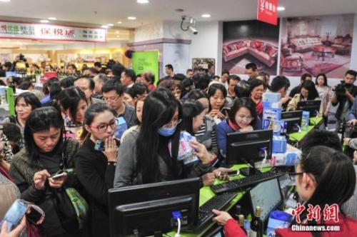 中國(guó)僑網(wǎng)資料圖:跨境直購(gòu)體驗(yàn)店