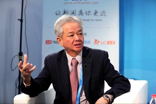 中國僑網(wǎng)圖為完美(中國)有限公司董事長古潤金在參加“一帶一路”國際合作高峰論壇期間接受記者采訪。