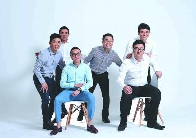 中國(guó)僑網(wǎng)啟誠(chéng)資本的合伙人(左三為周士淵)