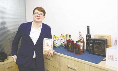 中國僑網(wǎng)波蘭AGC公司成都區(qū)辦事處主任馬杰。(王紅強 攝)