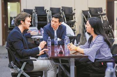 中國(guó)僑網(wǎng)荷蘭客商介紹項(xiàng)目情況。