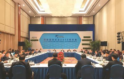 中國僑網(wǎng)圖為博鰲亞洲論壇二○一八年年會·華商領袖與華人智庫圓桌會現(xiàn)場。 本報記者 葉 子攝