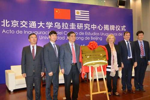 中國僑網(wǎng)揭牌儀式現(xiàn)場