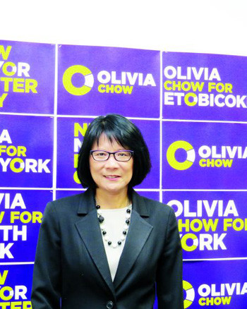 鄒至蕙在競(jìng)選辦公室留影。(余曦?cái)z)