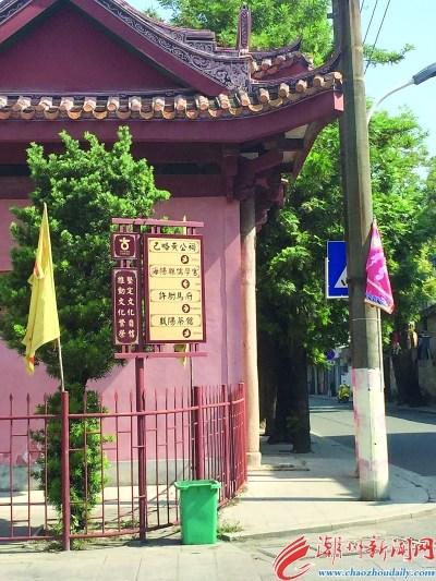 中國僑網(wǎng)圖為文星路與昌黎路交界處的指引路牌。 本報記者 鄭新培 攝